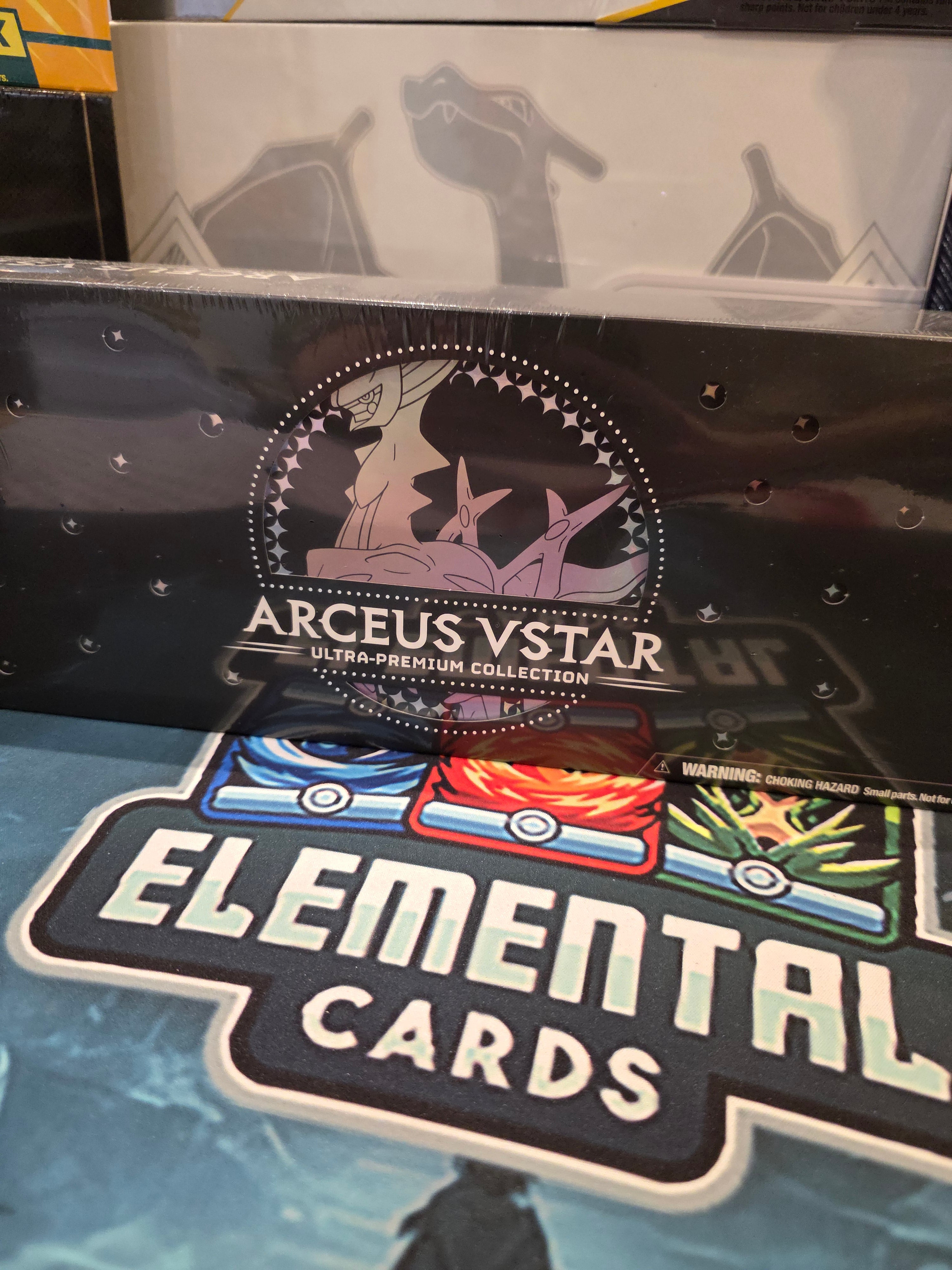 Pokemon: Arceus VSTAR - Ultra Premium Collection