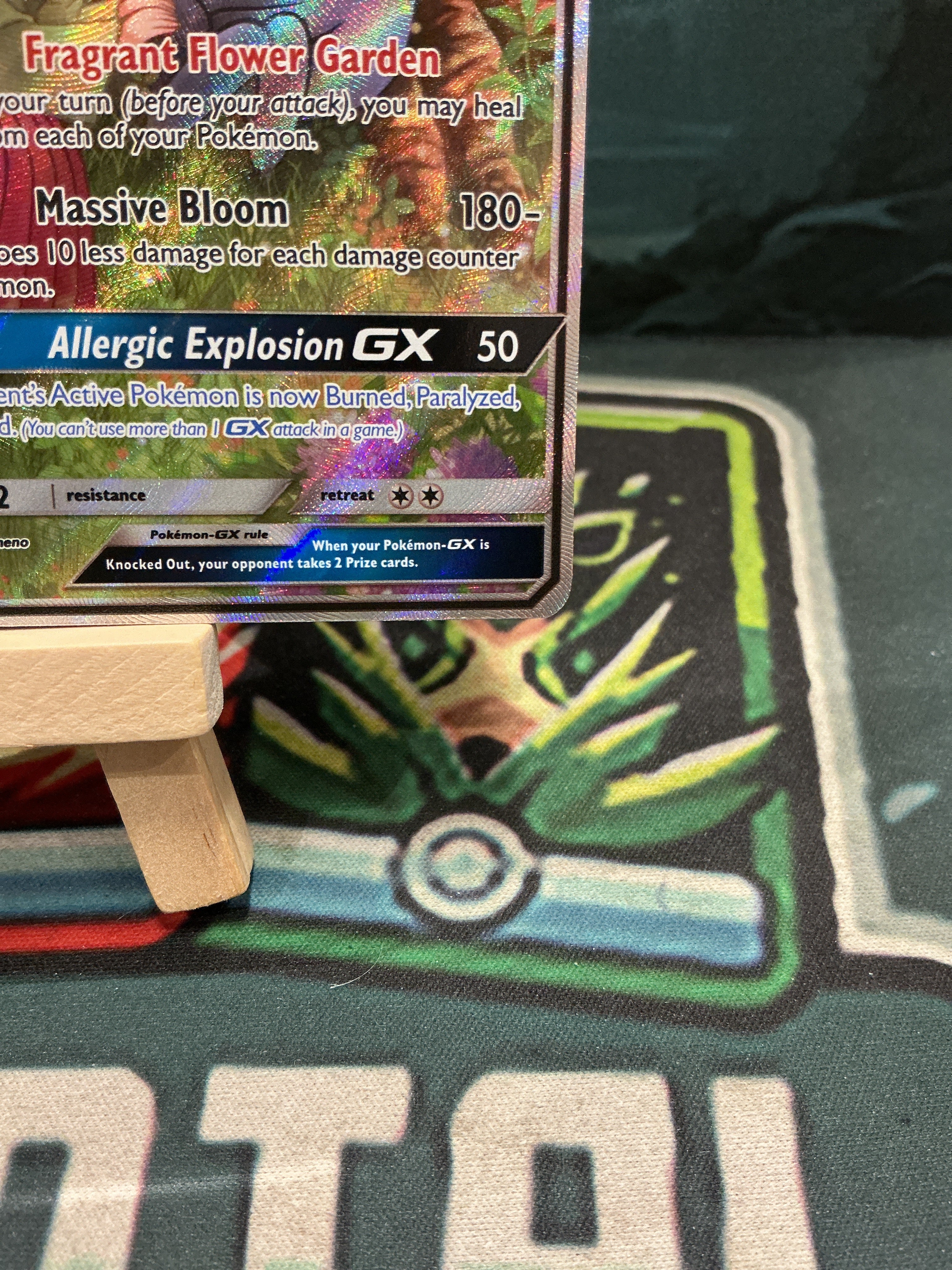 Vileplume GX Full Art Sun and Moon Cosmic Eclipse 211/236 MP
