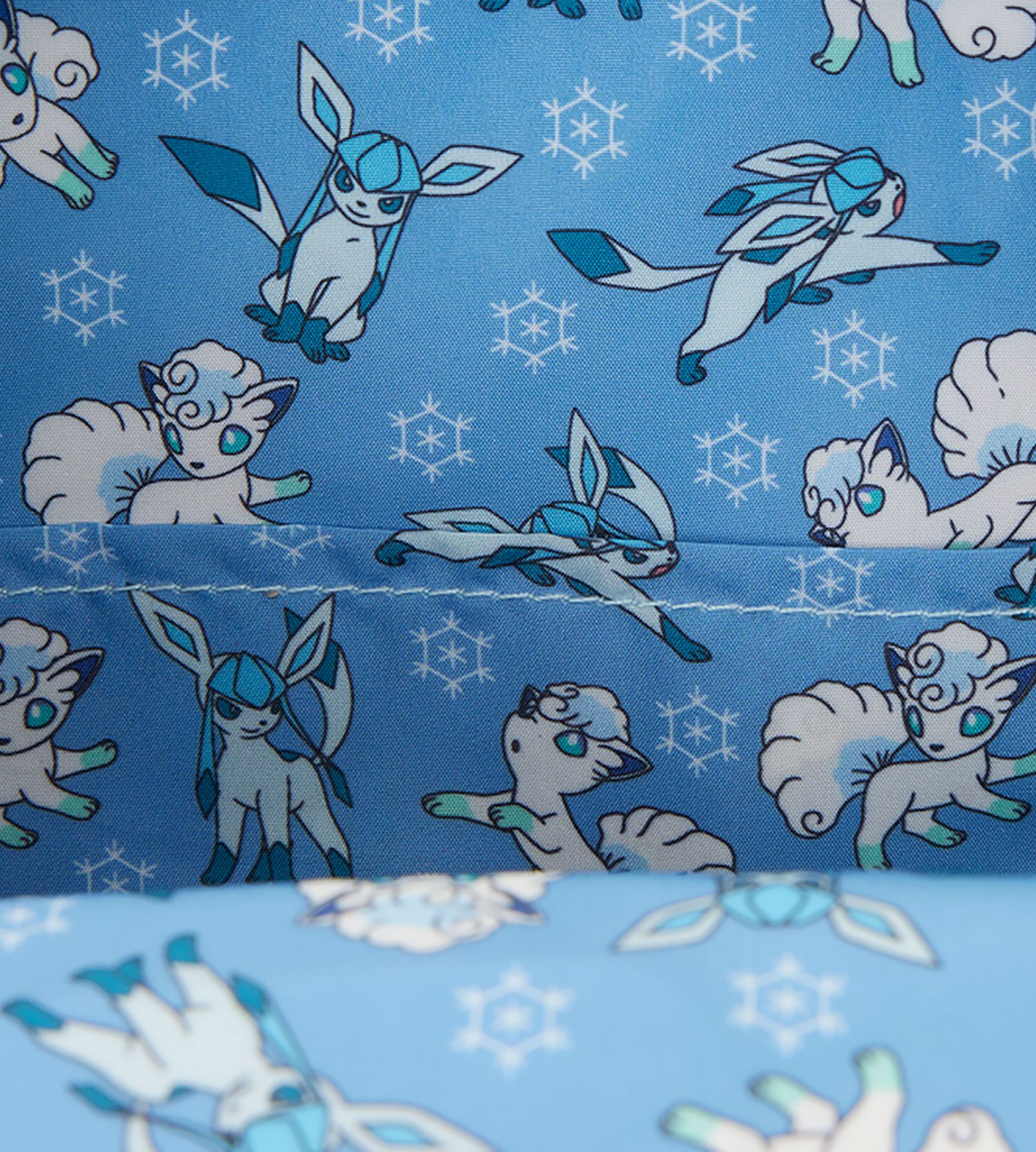 Loungefly: Pokémon Ice-Type Winter Mini Backpack (Glaceon & Alolan Vulpix)