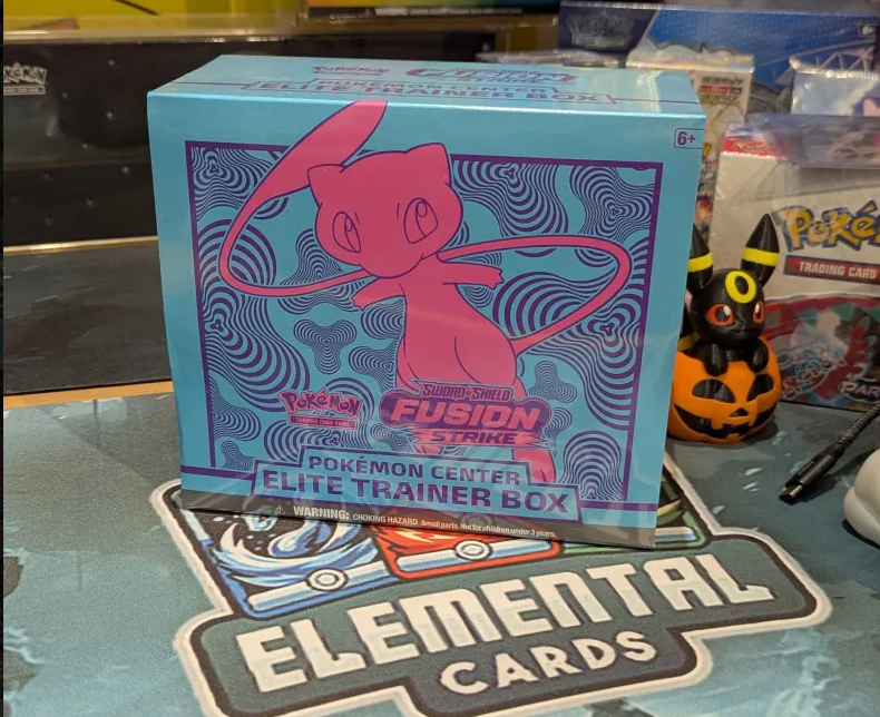 Pokemon: Fusion Strike - Pokemon Center Elite Trainer Box ETB
