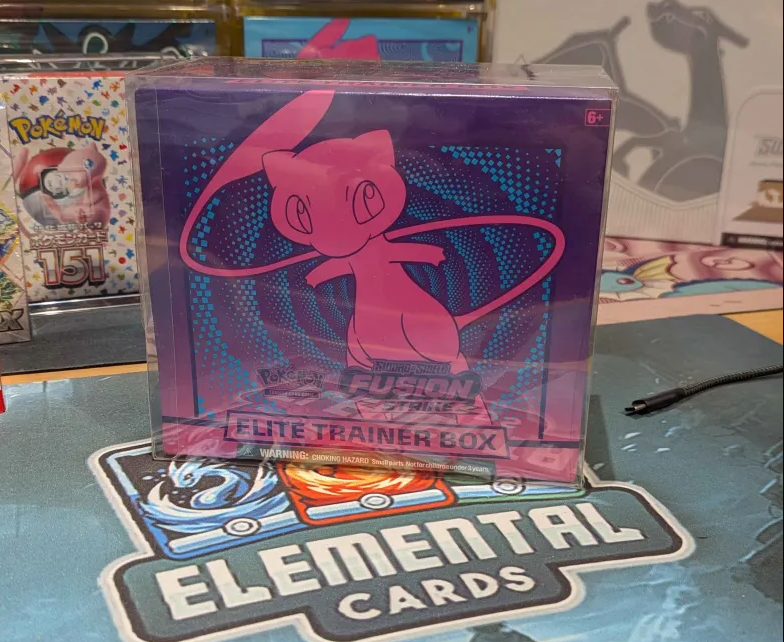 Pokemon: Fusion Strike Elite Trainer Box ETB