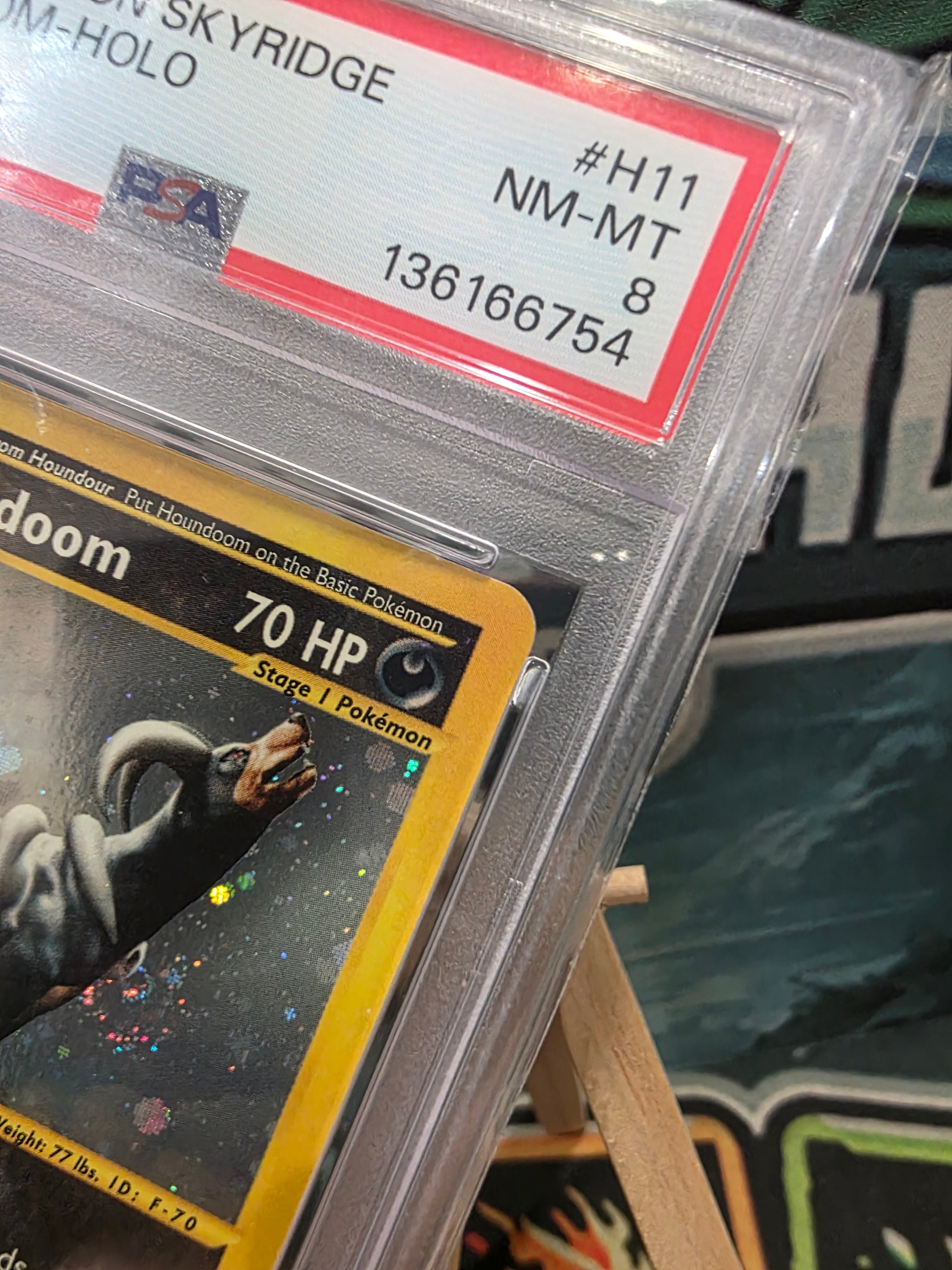 Houndoom H11 Skyridge Holo 2003 PSA 8 *Swirl*