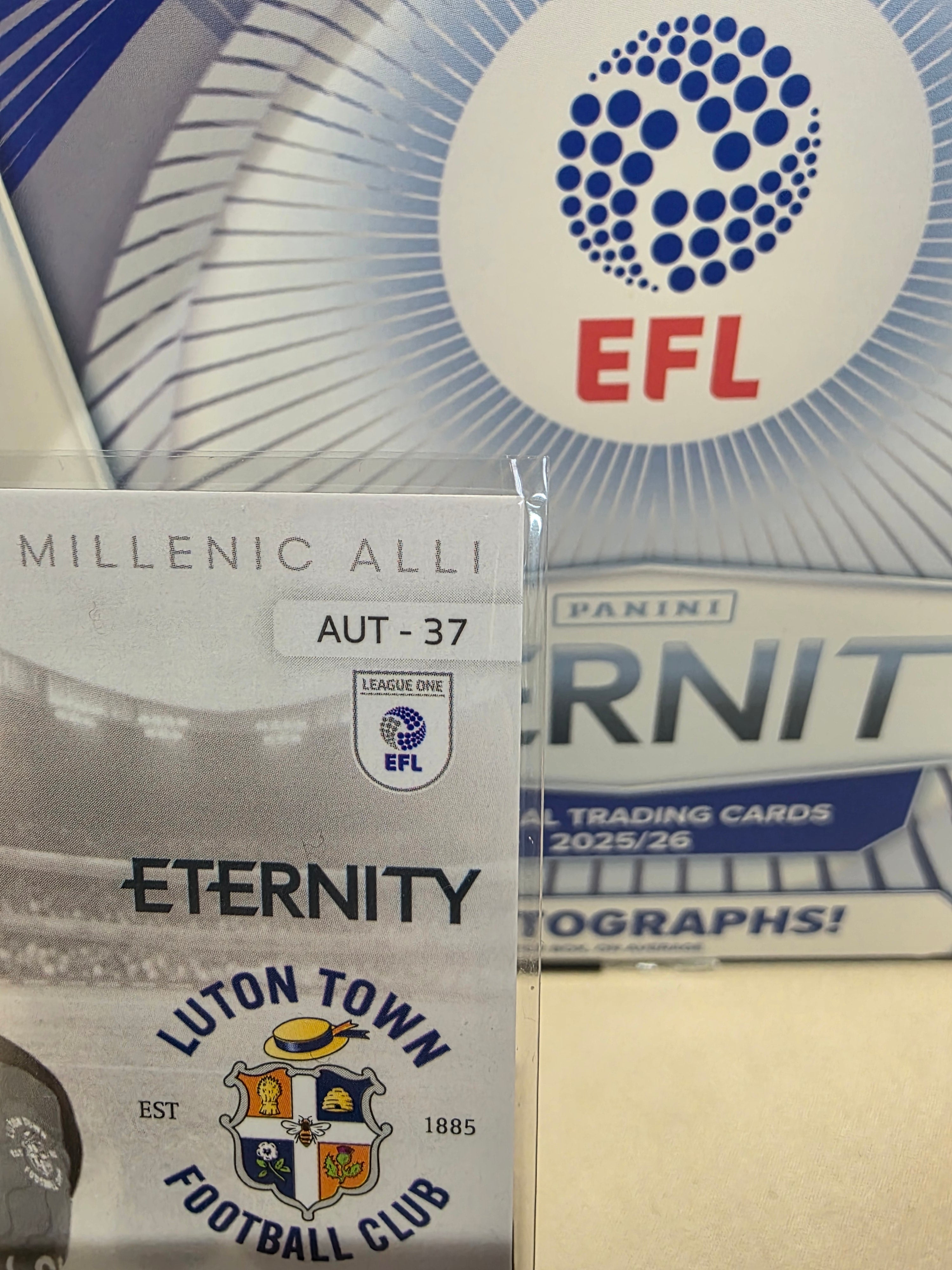 Panini: EFL Eternity Millenic Alli Auto 01/20 Bookend Luton Town FC
