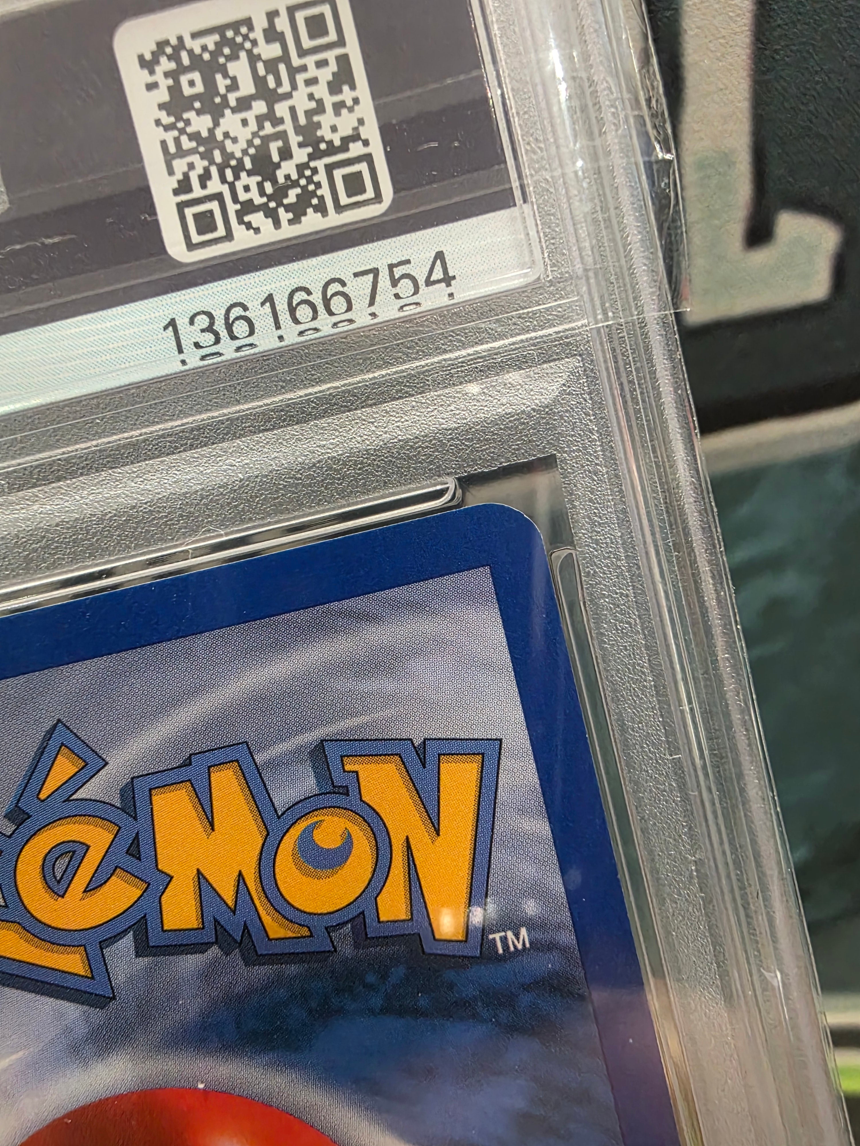 Houndoom H11 Skyridge Holo 2003 PSA 8 *Swirl*