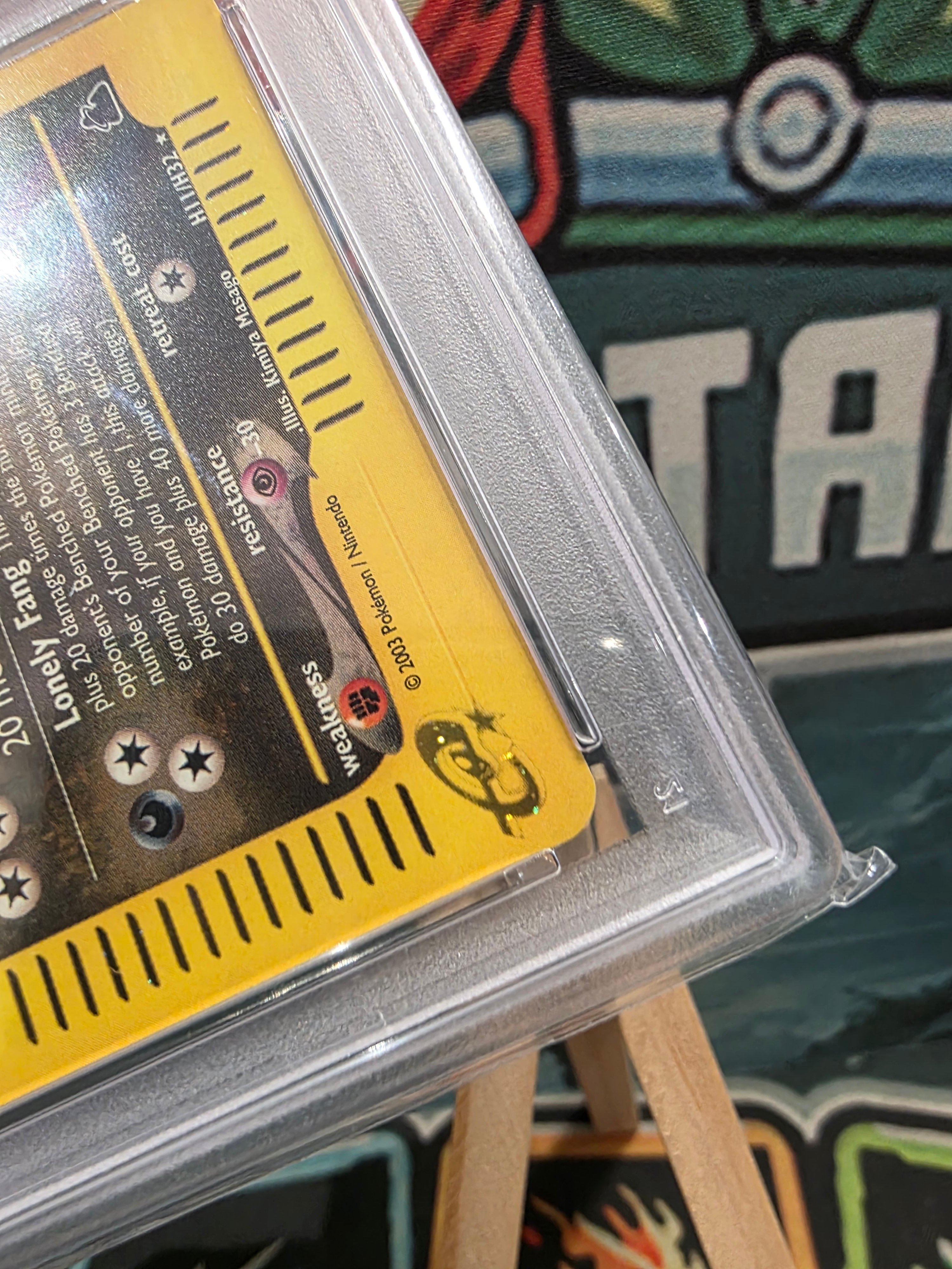 Houndoom H11 Skyridge Holo 2003 PSA 8 *Swirl*